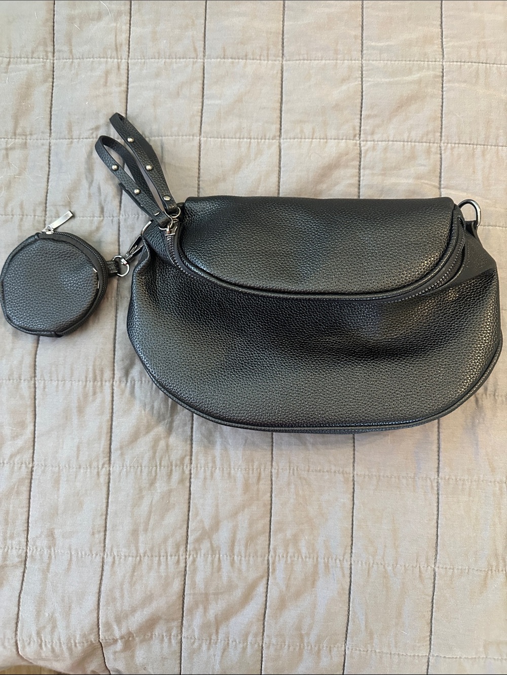 Amazon Essentials Black Textured Leather Convertible Belt Bag with Coin Pouch - Picture 5 of 5